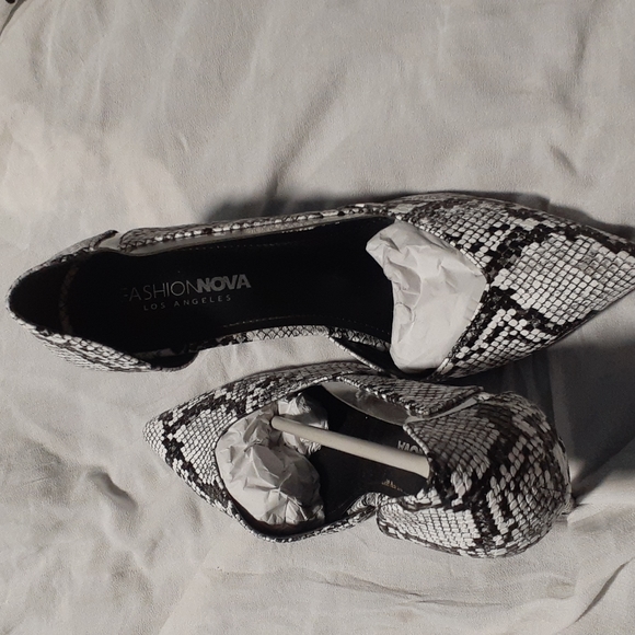Fashionable snakeskin 8.5 heel shoes - Picture 3 of 11